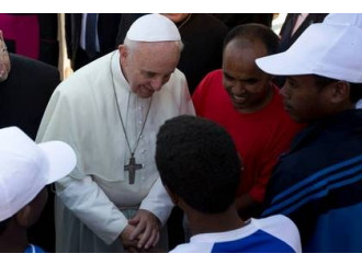 Il Papa a Lesbo: «La più grande catastrofe
umanitaria dopo la Seconda Guerra Mondiale»